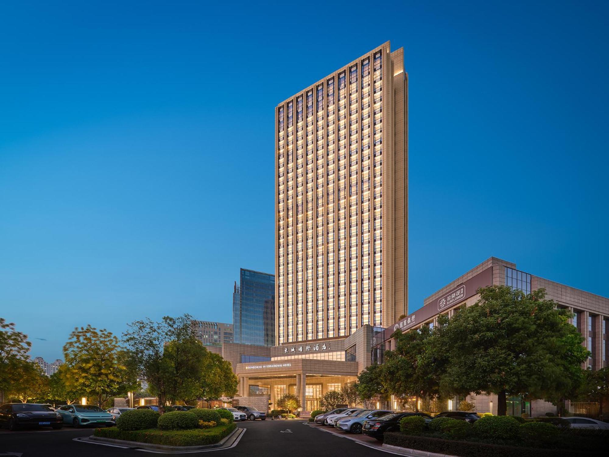 Dongguan Dongcheng International Hotel - Free Shuttle Buses For Executive Room Guests During Canton Fair Kültér fotó