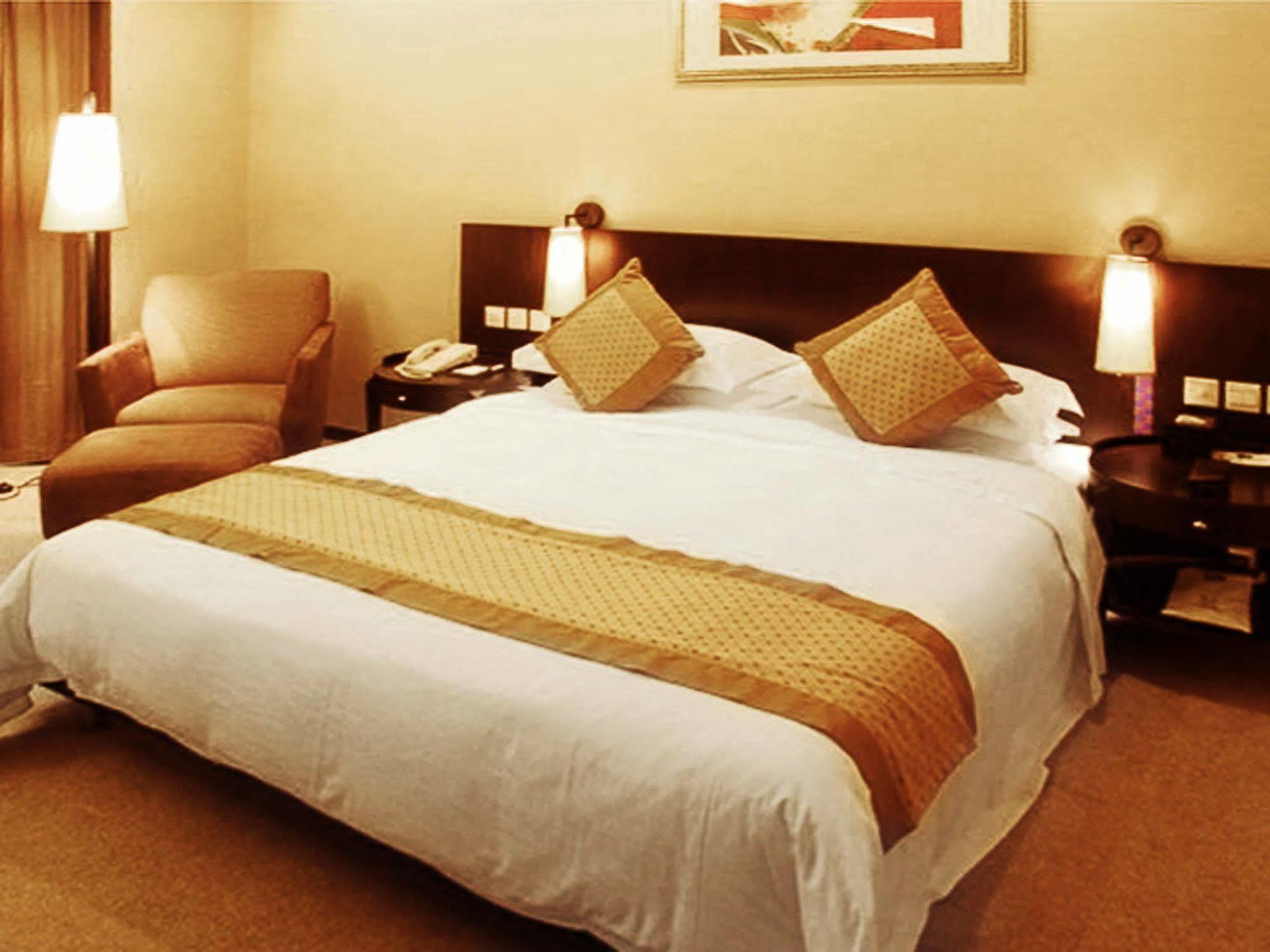 Dongguan Dongcheng International Hotel - Free Shuttle Buses For Executive Room Guests During Canton Fair Kültér fotó